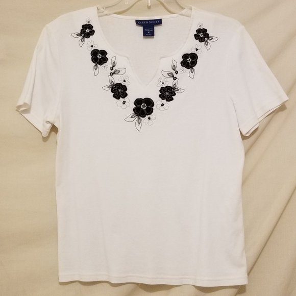 Karen Scott White Blouse Embellished with Embroidered Blue Flowers  Medium - Picture 1 of 4